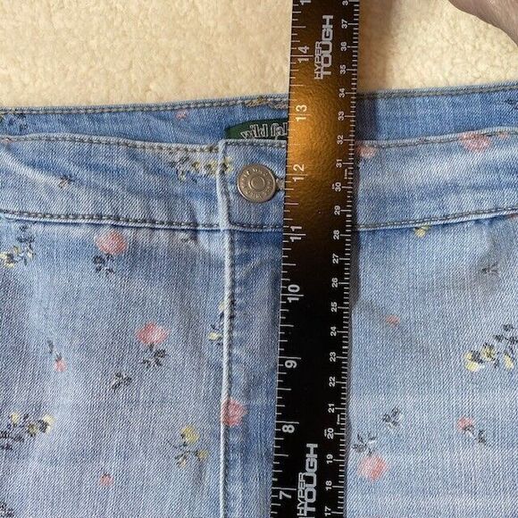 Wild Fable Womens Jean Shorts Size 26 Blue Floral Print Booty Casual High Rise - Picture 10 of 11